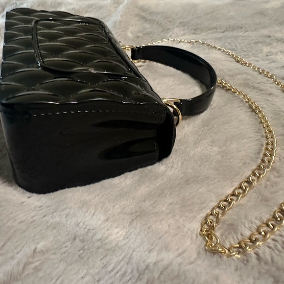Forever 21 Small Black Vinyl Quilted Handbag Detachable Gold Lock and Chain - Picture 11 of 12
